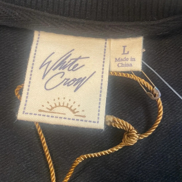 Buckle white crow embellished top - Picture 4 of 7